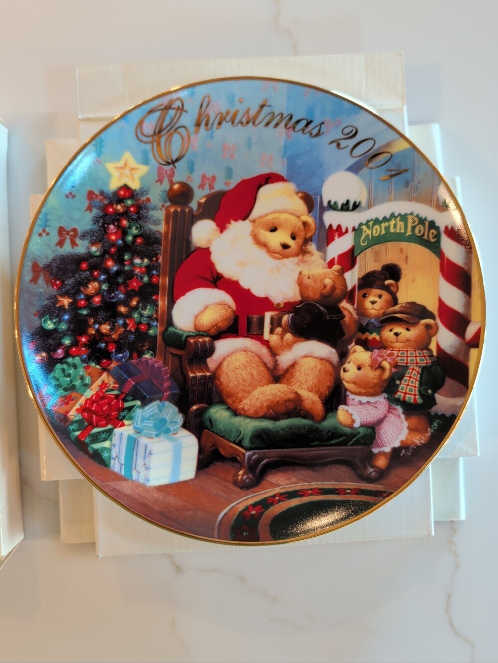 Vintage Avon Fine Collectibles A Visit With Santa 2001 Christmas Plate 22K Gold